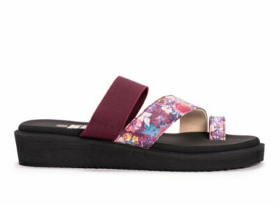 Sandales Compensées Femme Muk Luks Callie - Merlot à Lanières Florales - Taille 8 US - Neuf Avec étiquette