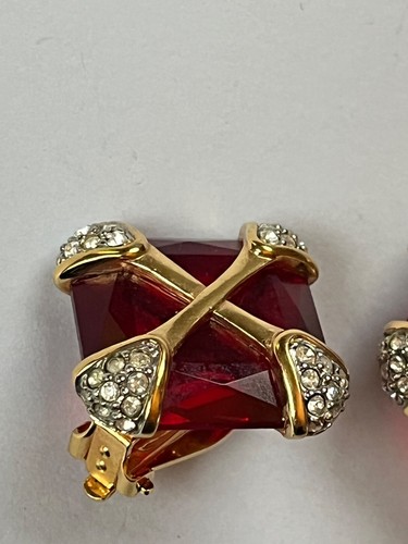 Stunning Swarokvski Swan Signed Rich Red Square Glass w Goldtone Cross & Clear - Picture 13 of 14