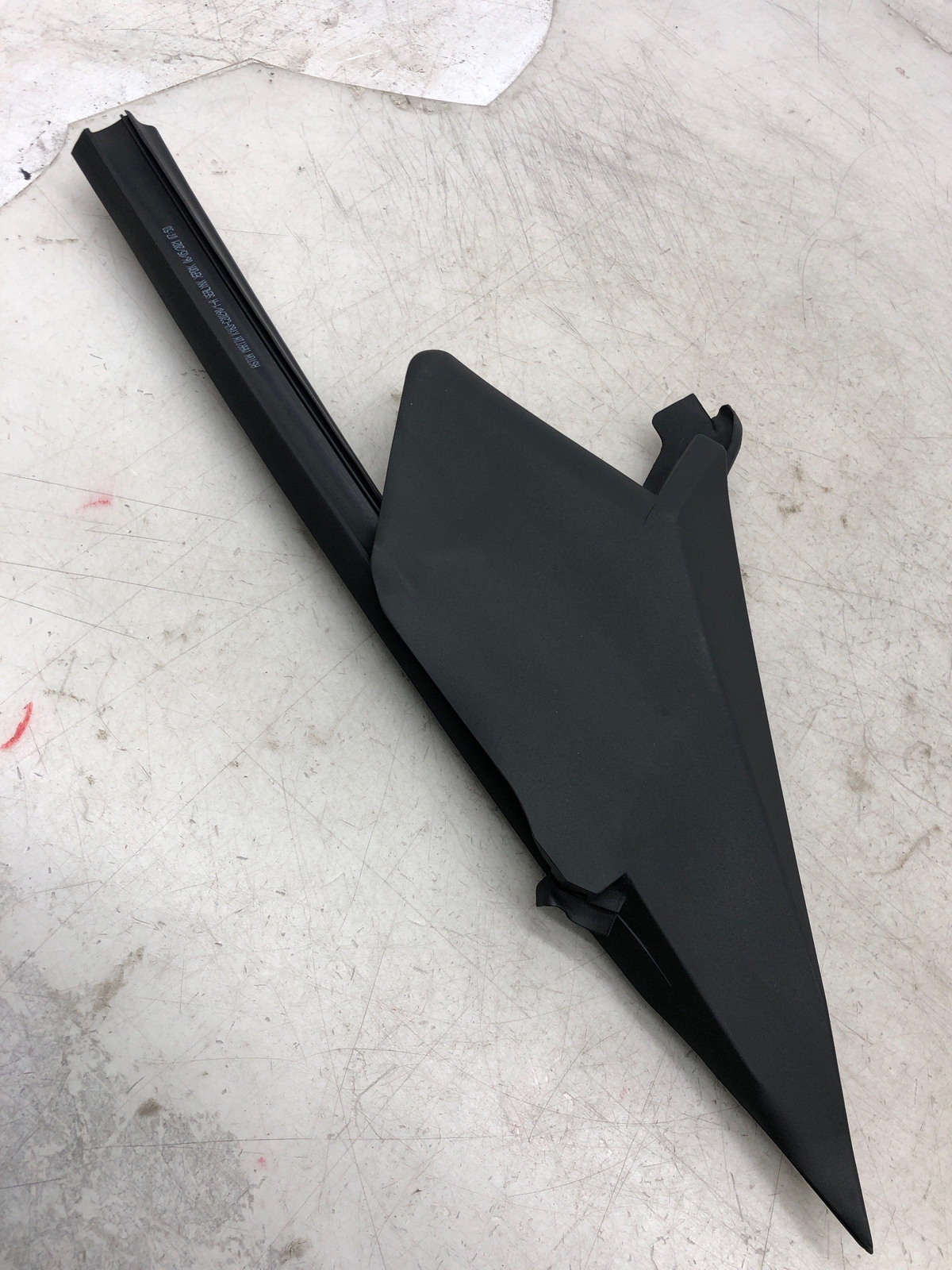 2019-2023 ASTON MARTIN VANTAGE RIGHT DOOR MOULDING WEATHER STRIP KY63-C20290-A
