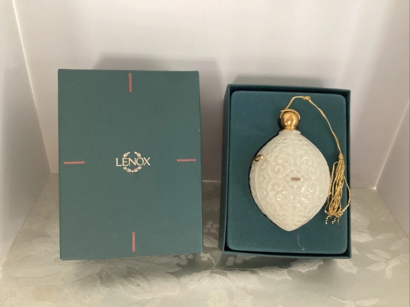 LENOX 1989 ORNAMENT Gold Trim