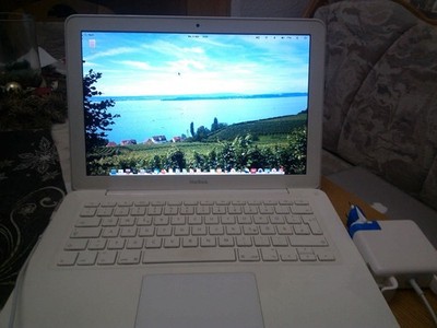 Apple Macbook mit modernem und voll alltagstauglichen Elementary-Betriebssystem