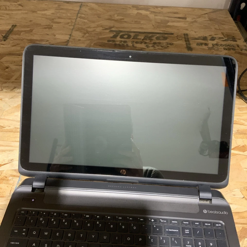 Notebook HP Pavilion 15 - 15" 15-p227NR - AMD A10-5745M - 8GB 1TB HD Win 10 H093 Foto 3 de 4