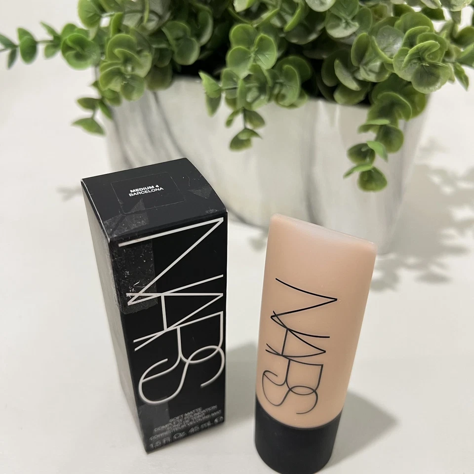 Base Completa Nars Soft Matte - MEDIANA 4 BARCELONA - 1.5FL.OZ/45mL Foto 2 de 4