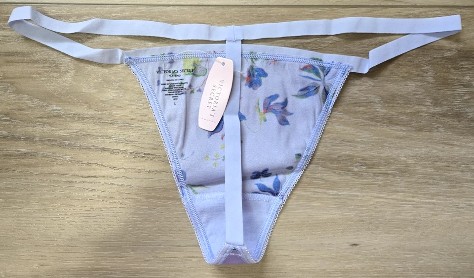 Nuevo con etiquetas Bragas Vintage Victoria's Secret Azul Floral Sedoso Satén Tanga en V Arco L Foto 2 de 3