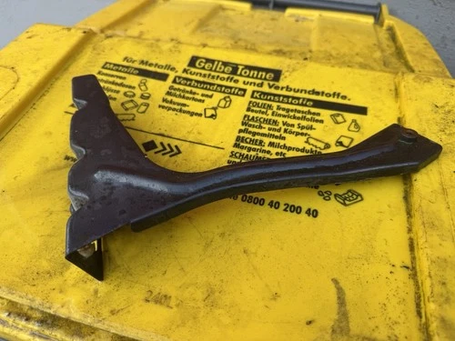 Front splash guards bracket