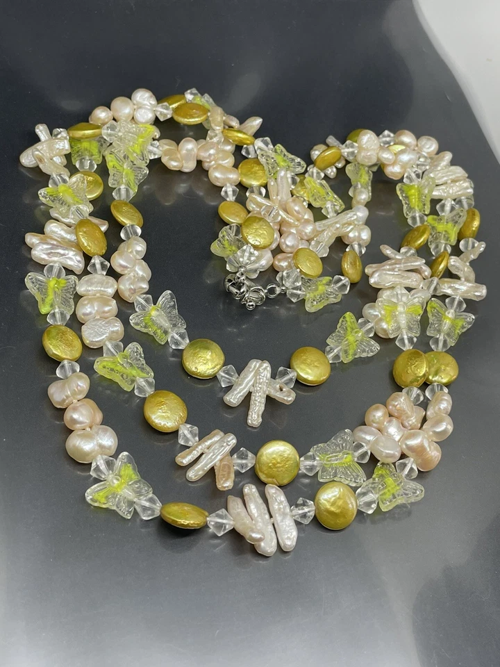 Collar llamativo con cuentas de vidrio mariposas tono plata perlas monedas teñidas y Keshi