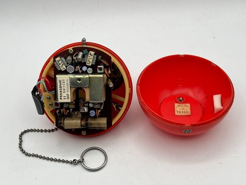 Vintage Panasonic R-70 Panapet Red Ball AM Transistor Radio w/ Chain - Works - Picture 10 of 14