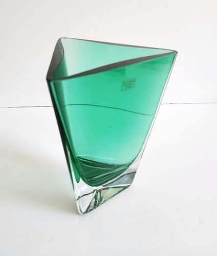 Vintage Krosno Poland Green Triangular Abstract Hand Blown Art Glass Vase 8 1/2" - Picture 2 of 14