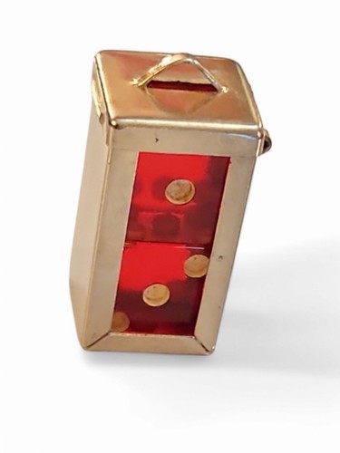 Crisloid Miniatur rot Bakelit tranluzent Würfel in Gold Käfig Anhänger Vintage Würfel
