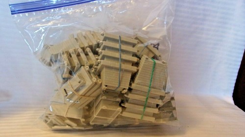HO Scale Atlas 24 Piece Pier Set, Gray #80 Vintage - Picture 2 of 3