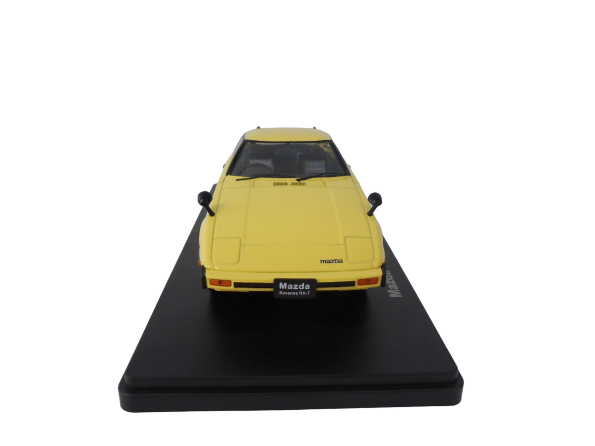 Mazda Savanna RX-7 SA22C (1978) 1:24 Hachette Diecast model Mazda Savanna RX-7 SA22C (1978) 1:24 Hachette Diecast model