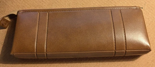 Trousse en cuir marron vintage