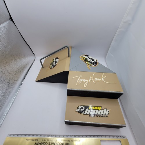 Tony Hawk Tech Deck Skate park with Half Pipe - Picture 10 of 18