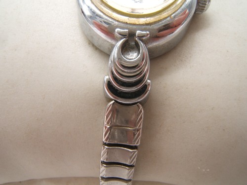 TIMEX QUARTZ WRIST WATCH WOMEN’S SMALL FANCY LUGS WORKING NEW BATTERY - Picture 3 of 8