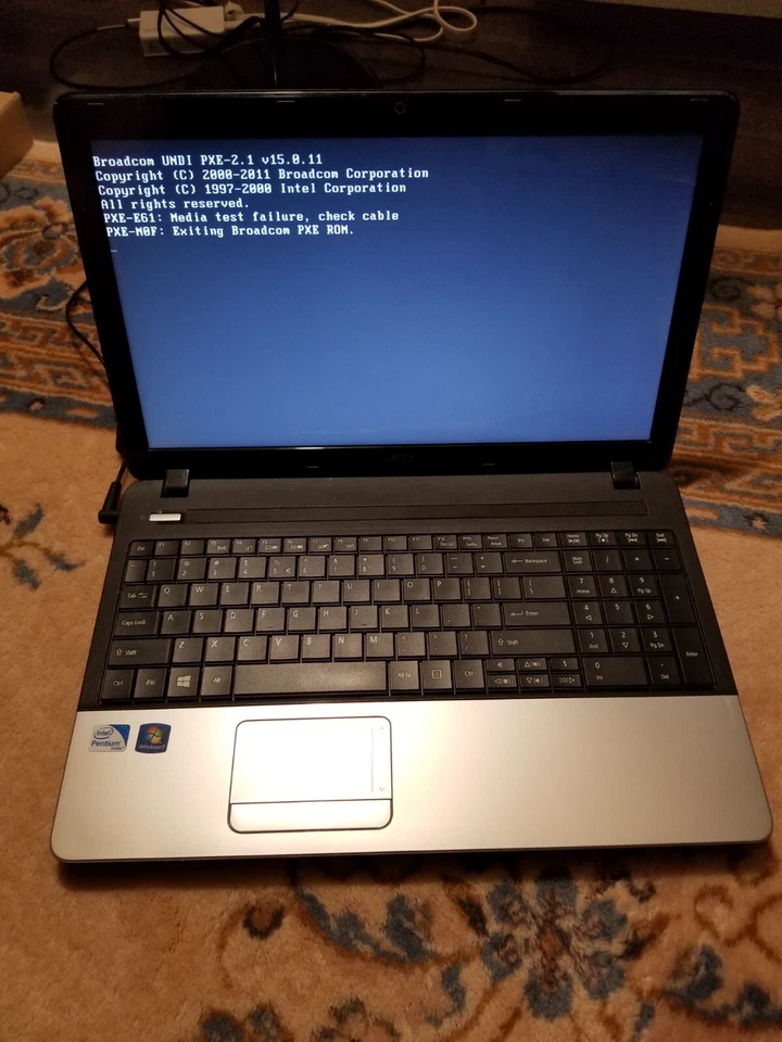 Acer Aspire E1-531-4665 Laptop Intel Pentium No HDD / OS / Charger/ Bad Battery - Image 2 of 4