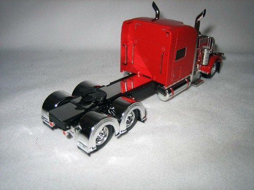 1/64 DCP 213 389 Pete 70” Sleeper Cab (Red) - Picture 2 of 3