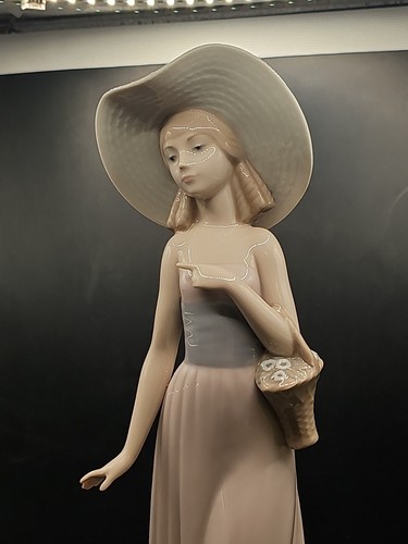 "Estatuilla de Porcelana Vintage Nao Lladro "DAMA GALLARDO" 12,5", #292, 1980, España - Imagen 2 de 11