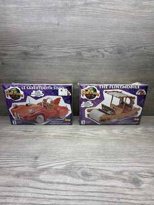 Lot Of 2 Lindberg 1:20 Flintstones Flintmobile & Le Sabertooth 5000 Model Kits 