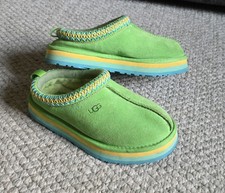 UGG TAZZ TASMAN GREEN MULTI SUEDE PLATFORM SLIPPERS YOUTH KIDS 2