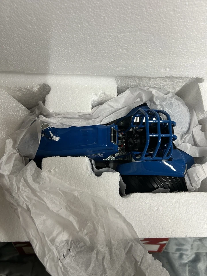 1/16 RESIN New Holland T8020 Brad Howell Pulling Tractor, NIB - Image 2 of 2