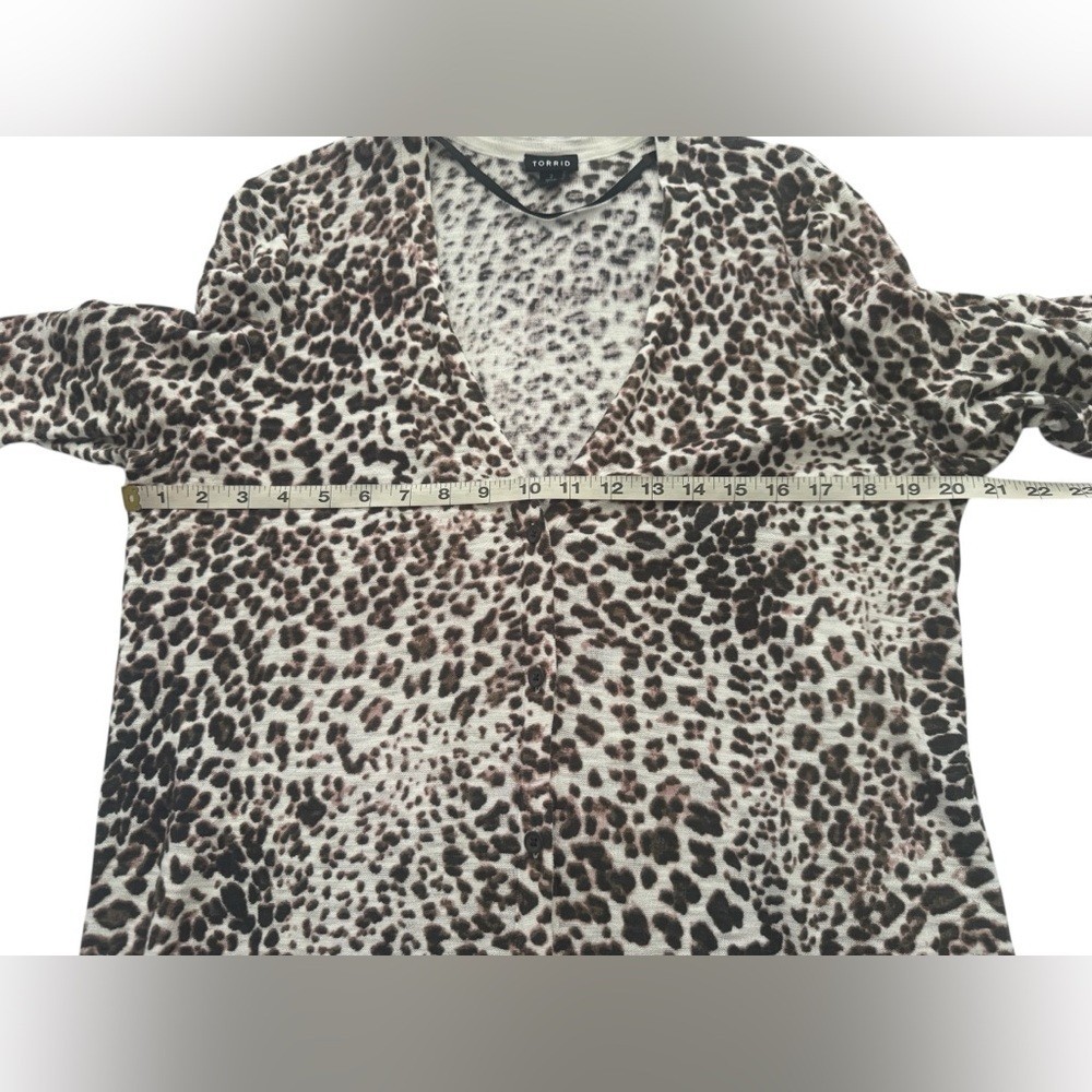 Torrid Leopard Print Button V Neck Lightweight Lo… - image 9