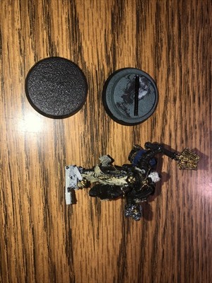 Warhammer 40k Space Marine Chaplain (d84)