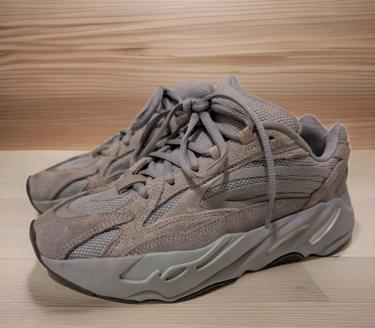 Preços baixos em Adidas Yeezy Boost 950 | eBay