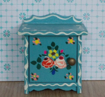Dora Kuhn Nachtschränkchen Blau Bauern Malerei Puppen Möbel aus Holz Handgemalt