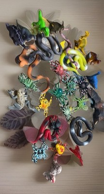 Small Plastic Lot Of -Spider Snake Dino Bat Gator Frog Pup- 29pc