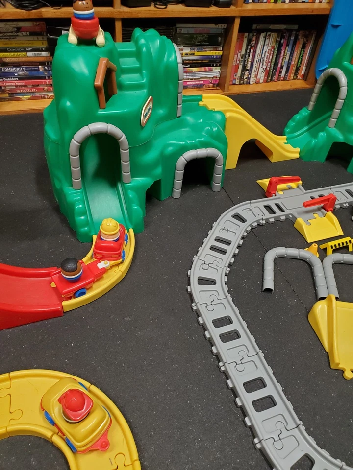 Огромный лот товаров 1991 Little Tikes Peak Road & Rail Set Train Track Green Mountain - Изображение 4 из 4