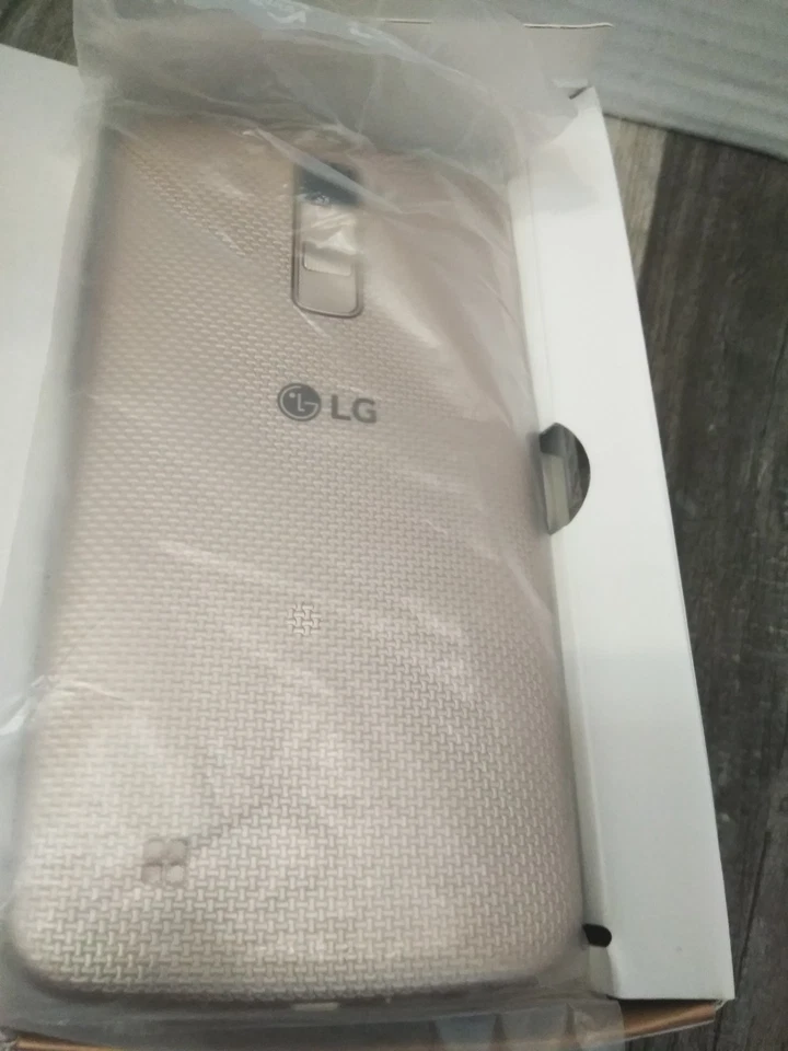 NEW LG T-MOBILE K10 - 16GB - Gold - CELL-PHONE (READ) - Image 3 of 4