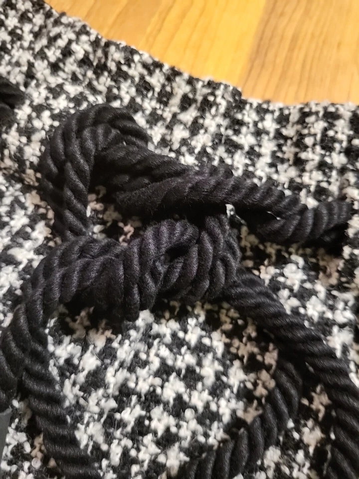 PANTALONES CORTOS MUJER L'AGENCE TALLA. Cinturón de borla trenzada blanco negro mezcla de lana 0 Foto 3 de 4