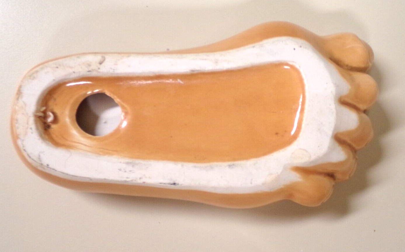 VINTAGE CERAMIC FOOT ASHTRAY "I GOT A KICK OUT OF" ADD YOUR OWN STATE