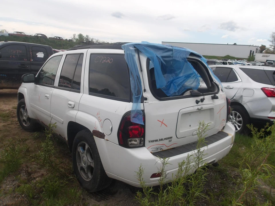 Used Front Left Seat Front fits: 2008 Chevrolet Trailblazer bucket L. cloth elec - Image 3 of 4