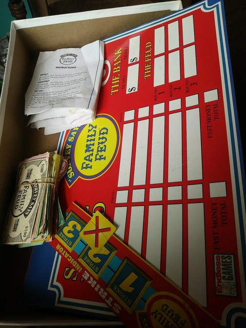 Family Feud Survey Says Board Game 1998 Endless Games Bullseye EBay