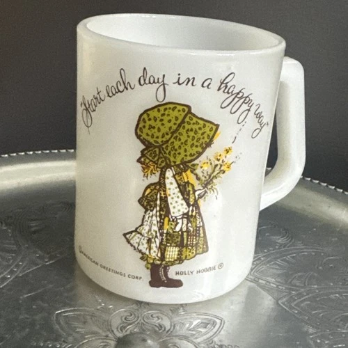 VTG 1972 Federal Milk Glass Holly Hobbie Mug "Start Each Day in a Happy Way"