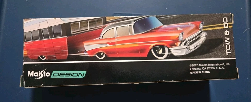 MAISTO TOW & GO- 1959 Chevrolet Impala & Alameda Trailer - Roxo - Imagem 3 de 4