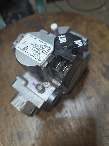 White Rodgers 36J24 205 GEMINI D674539P01 Furnace Gas Valve VAL09029 used Works