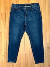 Joe Fresh Plus Women's Classic Slim/Coupe Jeans - Slightly Distressed - Size 16W