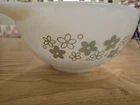 PYREX Cinderella Mixing Bowl Spring Blossom/Crazy Daisy White w/Green 1-1/2 QT