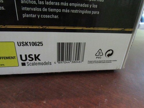 AGCO 1/32 ROGATOR CHALLENGER RG1300B 120' SPRAYER - NIB - NEVER DISPLAYED - Picture 10 of 10