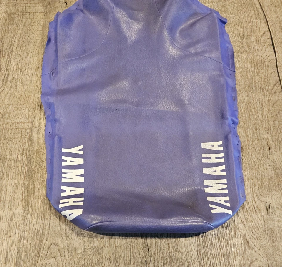 Funda de asiento Yamaha TW200 1987-2025 + correa 1991 TW200 original púrpura OEM Foto 2 de 4