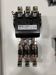 Siemens 14JG32A*81 Size 4 Starter 460 V 135 Amps 100 HP 120V Coil