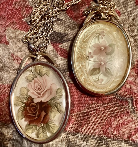 Victorian Style Flower Cameos 2ct