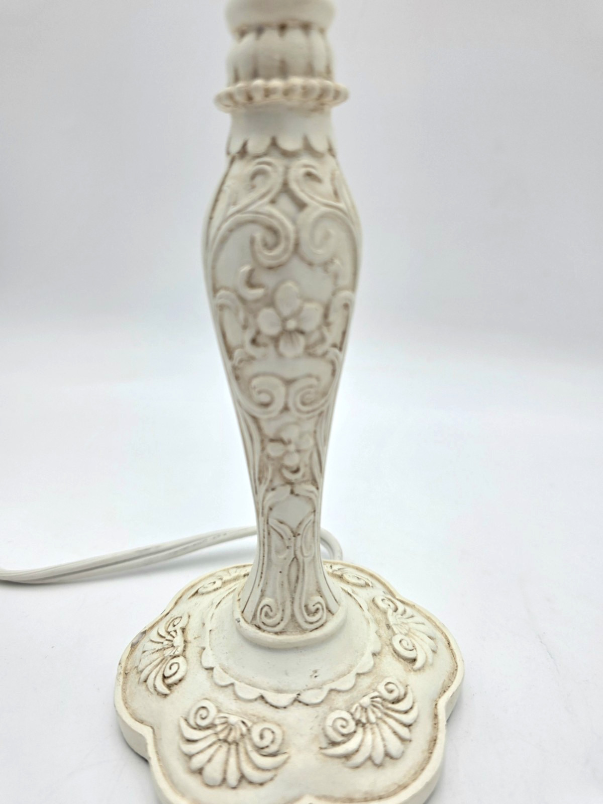 Ornate White Table Lamp Floral Scroll Base Cottage Chic Decor VTG Accent thumbnail 3