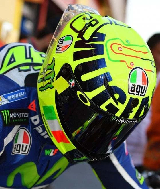 MINICHAMPS VALENTINO ROSSI MODELLINO DIECAST CASCO AGV 1/8 MOTOGP MUGELLO 2016 - Immagine 3 di 3