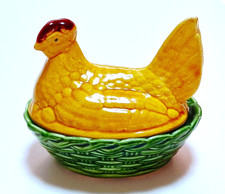 Caldas Portugal Keramik Deckeldose - Butter/Pastetedose - "Huhn auf dem Nest"