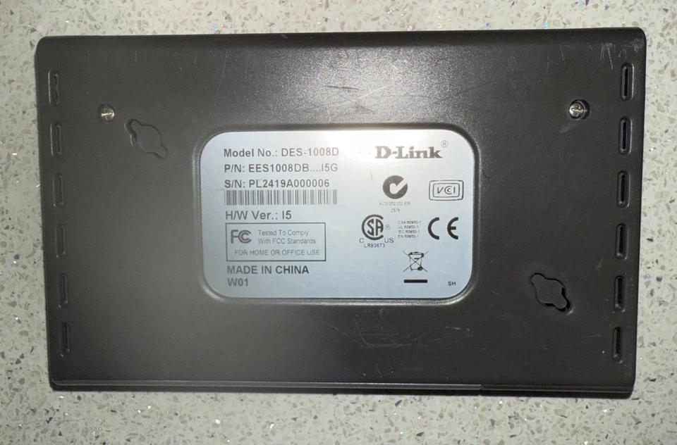 DLink DES-1008D 8-Port Fast Ethernet Switch - Image 3 of 4