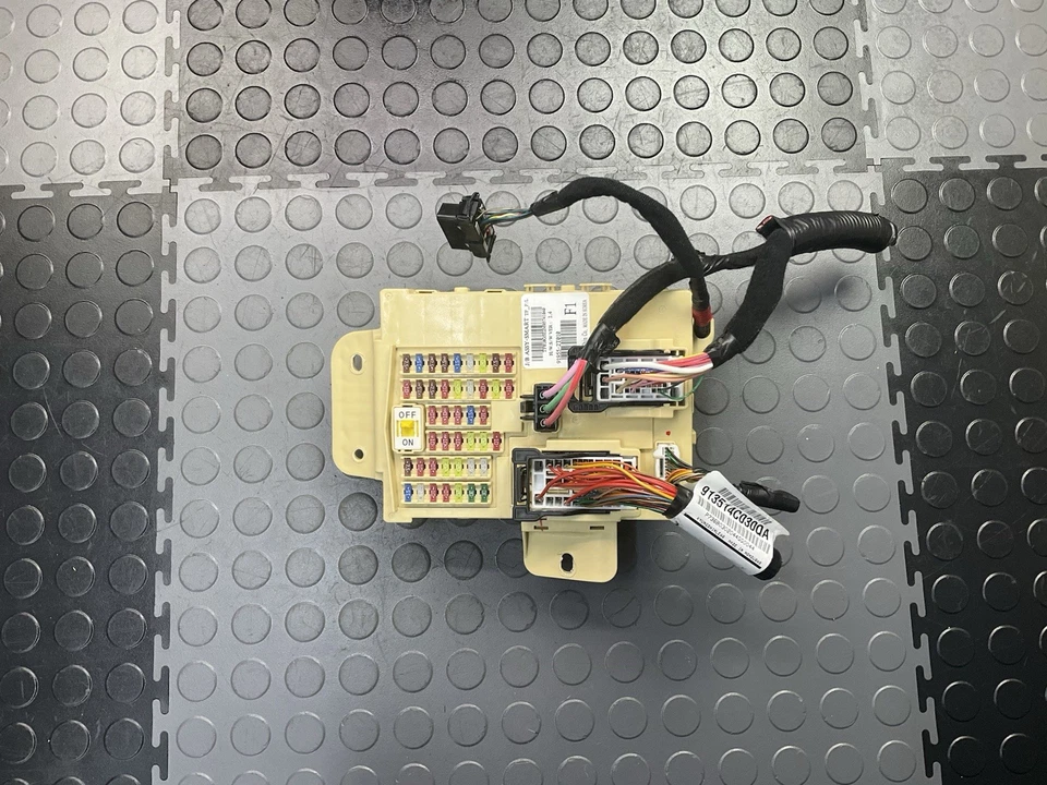 Unidad de módulo de control KIA OPTIMA 2014 2015 CAJA DE FUSIBLES RELÉ UNIÓN INTERIOR OEM Foto 4 de 4