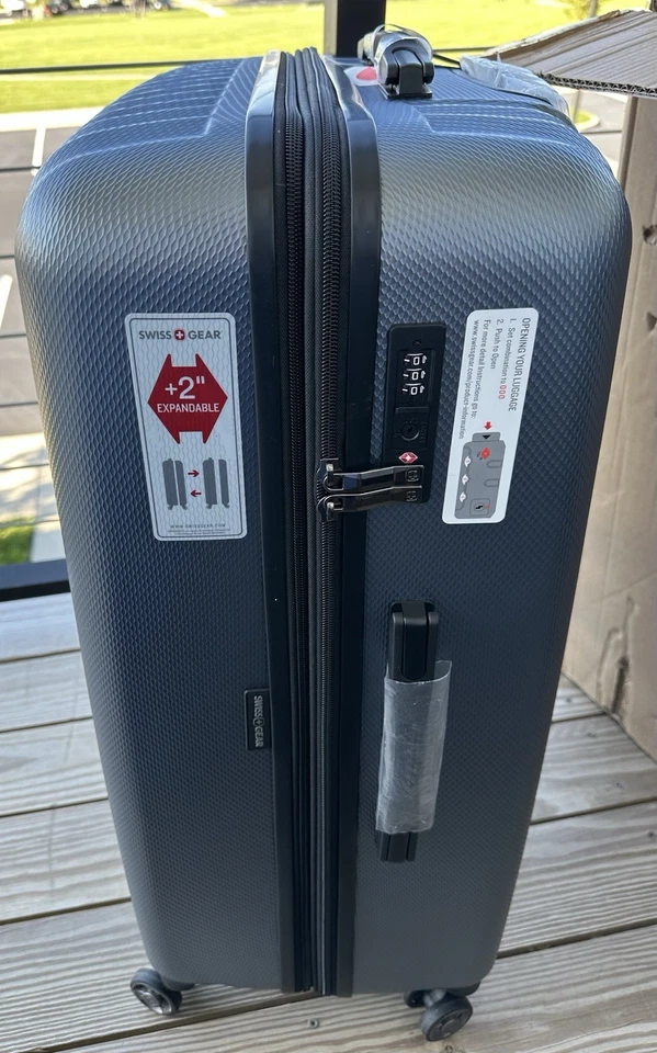 SWISSGEAR 52655441 Energie 28in Polycarbonate Hardside Suitcase MSRP $195 - Image 4 of 4